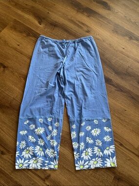 HUE Light Blue Lounge Pants with White yellow daisies Large